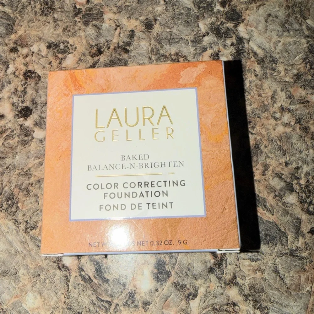 LAURA GELLER Baked Balance-n-Brighten Color Correcting Foundation - Light